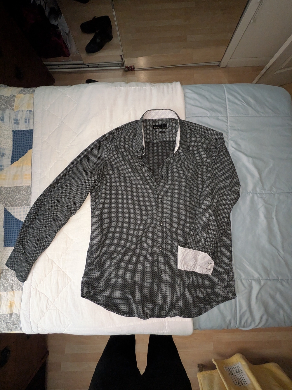 Men's Queti Black Micro-Pattern Long-Sleeve Button-Down Shirt